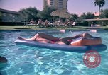 Standbild Golf und Schwimmen in den 70er Jahren Las Vegas Las Vegas Nevada USA, 1976, aus Sekunde 50 historischem Filmmaterial Videoclip 65675024764