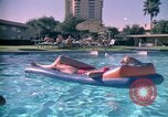 Standbild Golf und Schwimmen in den 70er Jahren Las Vegas Las Vegas Nevada USA, 1976, aus Sekunde 51 historischem Filmmaterial Videoclip 65675024764