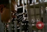 Image des activités de laboratoire United States USA, 1966, de la seconde 59 séquences d'archives historiques vidéo 65675024775