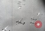 Standbild japanische Streitkräfte Angriff in Niederländisch Ostindien Celebes, 1942, aus Sekunde 41 historischem Filmmaterial Videoclip 65675024828