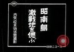 Immagine di Generale giapponese Mutaguchi Renya paga rispetti ai soldati caduti Singapore, 1942, secondo 9 filmato di repertorio 65675024830