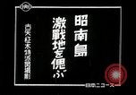 Immagine di Generale giapponese Mutaguchi Renya paga rispetti ai soldati caduti Singapore, 1942, secondo 10 filmato di repertorio 65675024830