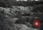 Immagine di Generale giapponese Mutaguchi Renya paga rispetti ai soldati caduti Singapore, 1942, secondo 28 filmato di repertorio 65675024830