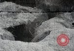 Immagine di Generale giapponese Mutaguchi Renya paga rispetti ai soldati caduti Singapore, 1942, secondo 30 filmato di repertorio 65675024830