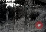 Immagine di Generale giapponese Mutaguchi Renya paga rispetti ai soldati caduti Singapore, 1942, secondo 33 filmato di repertorio 65675024830
