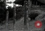 Immagine di Generale giapponese Mutaguchi Renya paga rispetti ai soldati caduti Singapore, 1942, secondo 35 filmato di repertorio 65675024830
