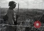 Immagine di Generale giapponese Mutaguchi Renya paga rispetti ai soldati caduti Singapore, 1942, secondo 51 filmato di repertorio 65675024830