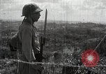 Immagine di Generale giapponese Mutaguchi Renya paga rispetti ai soldati caduti Singapore, 1942, secondo 52 filmato di repertorio 65675024830