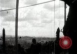 Immagine di Generale giapponese Mutaguchi Renya paga rispetti ai soldati caduti Singapore, 1942, secondo 54 filmato di repertorio 65675024830