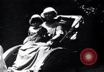 Standbild westliche Touristen Japan, 1937, aus Sekunde 11 historischem Filmmaterial Videoclip 65675024847