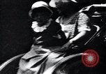 Standbild westliche Touristen Japan, 1937, aus Sekunde 13 historischem Filmmaterial Videoclip 65675024847