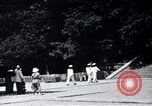 Standbild westliche Touristen Japan, 1937, aus Sekunde 30 historischem Filmmaterial Videoclip 65675024847