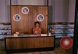 Standbild USA Pavillon auf der Messe Osaka Japan, 1962, aus Sekunde 8 historischem Filmmaterial Videoclip 65675024909