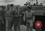Standbild Jack Benny Pazifik, 1944, aus Sekunde 11 historischem Filmmaterial Videoclip 65675024947