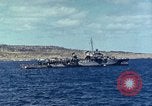 Standbild US-Invasion von Okinawa Pazifik, 1945, aus Sekunde 45 historischem Filmmaterial Videoclip 65675024976