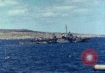 Standbild US-Invasion von Okinawa Pazifik, 1945, aus Sekunde 60 historischem Filmmaterial Videoclip 65675024976