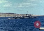 Standbild US-Invasion von Okinawa Pazifik, 1945, aus Sekunde 61 historischem Filmmaterial Videoclip 65675024976