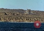 Standbild USA dive Bomber angreifen Okinawa Okinawa, 1945, aus Sekunde 9 historischem Filmmaterial Videoclip 65675024977
