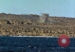 Standbild USA dive Bomber angreifen Okinawa Okinawa, 1945, aus Sekunde 11 historischem Filmmaterial Videoclip 65675024977
