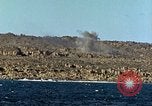 Standbild USA dive Bomber angreifen Okinawa Okinawa, 1945, aus Sekunde 13 historischem Filmmaterial Videoclip 65675024977