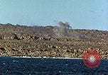 Standbild USA dive Bomber angreifen Okinawa Okinawa, 1945, aus Sekunde 14 historischem Filmmaterial Videoclip 65675024977