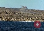 Standbild USA dive Bomber angreifen Okinawa Okinawa, 1945, aus Sekunde 16 historischem Filmmaterial Videoclip 65675024977