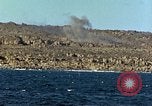 Standbild USA dive Bomber angreifen Okinawa Okinawa, 1945, aus Sekunde 17 historischem Filmmaterial Videoclip 65675024977