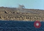 Standbild USA dive Bomber angreifen Okinawa Okinawa, 1945, aus Sekunde 18 historischem Filmmaterial Videoclip 65675024977