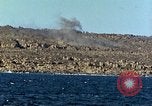 Standbild USA dive Bomber angreifen Okinawa Okinawa, 1945, aus Sekunde 19 historischem Filmmaterial Videoclip 65675024977