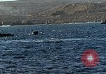 Standbild USA dive Bomber angreifen Okinawa Okinawa, 1945, aus Sekunde 27 historischem Filmmaterial Videoclip 65675024977