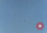 Standbild USA dive Bomber angreifen Okinawa Okinawa, 1945, aus Sekunde 31 historischem Filmmaterial Videoclip 65675024977
