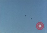 Standbild USA dive Bomber angreifen Okinawa Okinawa, 1945, aus Sekunde 33 historischem Filmmaterial Videoclip 65675024977