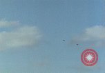 Standbild USA dive Bomber angreifen Okinawa Okinawa, 1945, aus Sekunde 36 historischem Filmmaterial Videoclip 65675024977