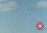 Standbild USA dive Bomber angreifen Okinawa Okinawa, 1945, aus Sekunde 37 historischem Filmmaterial Videoclip 65675024977