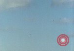 Standbild USA dive Bomber angreifen Okinawa Okinawa, 1945, aus Sekunde 38 historischem Filmmaterial Videoclip 65675024977