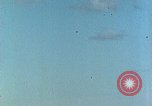 Standbild USA dive Bomber angreifen Okinawa Okinawa, 1945, aus Sekunde 42 historischem Filmmaterial Videoclip 65675024977