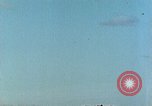 Standbild USA dive Bomber angreifen Okinawa Okinawa, 1945, aus Sekunde 44 historischem Filmmaterial Videoclip 65675024977