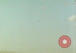 Standbild USA dive Bomber angreifen Okinawa Okinawa, 1945, aus Sekunde 60 historischem Filmmaterial Videoclip 65675024977