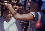 Standbild USA sailor getting a haircut an Bord seines Schiffes im Pazifischen Ozean Pazifik, 1945, aus Sekunde 5 historischem Filmmaterial Videoclip 65675024980