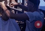 Standbild USA sailor getting a haircut an Bord seines Schiffes im Pazifischen Ozean Pazifik, 1945, aus Sekunde 7 historischem Filmmaterial Videoclip 65675024980