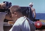 Standbild USA sailor getting a haircut an Bord seines Schiffes im Pazifischen Ozean Pazifik, 1945, aus Sekunde 13 historischem Filmmaterial Videoclip 65675024980