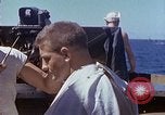 Standbild USA sailor getting a haircut an Bord seines Schiffes im Pazifischen Ozean Pazifik, 1945, aus Sekunde 15 historischem Filmmaterial Videoclip 65675024980