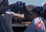 Standbild USA sailor getting a haircut an Bord seines Schiffes im Pazifischen Ozean Pazifik, 1945, aus Sekunde 21 historischem Filmmaterial Videoclip 65675024980