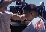 Standbild USA sailor getting a haircut an Bord seines Schiffes im Pazifischen Ozean Pazifik, 1945, aus Sekunde 25 historischem Filmmaterial Videoclip 65675024980