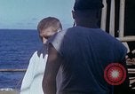 Standbild USA sailor getting a haircut an Bord seines Schiffes im Pazifischen Ozean Pazifik, 1945, aus Sekunde 39 historischem Filmmaterial Videoclip 65675024980