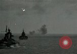 Standbild US-Kriegsschiffe und Portland Klasse Cruiser firing guns Insel Peleliu, 1944, aus Sekunde 1 historischem Filmmaterial Videoclip 65675024981