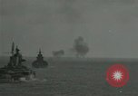 Standbild US-Kriegsschiffe und Portland Klasse Cruiser firing guns Insel Peleliu, 1944, aus Sekunde 3 historischem Filmmaterial Videoclip 65675024981