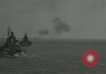 Standbild US-Kriegsschiffe und Portland Klasse Cruiser firing guns Insel Peleliu, 1944, aus Sekunde 7 historischem Filmmaterial Videoclip 65675024981