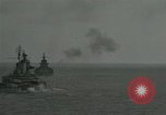 Standbild US-Kriegsschiffe und Portland Klasse Cruiser firing guns Insel Peleliu, 1944, aus Sekunde 8 historischem Filmmaterial Videoclip 65675024981