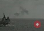 Standbild US-Kriegsschiffe und Portland Klasse Cruiser firing guns Insel Peleliu, 1944, aus Sekunde 12 historischem Filmmaterial Videoclip 65675024981